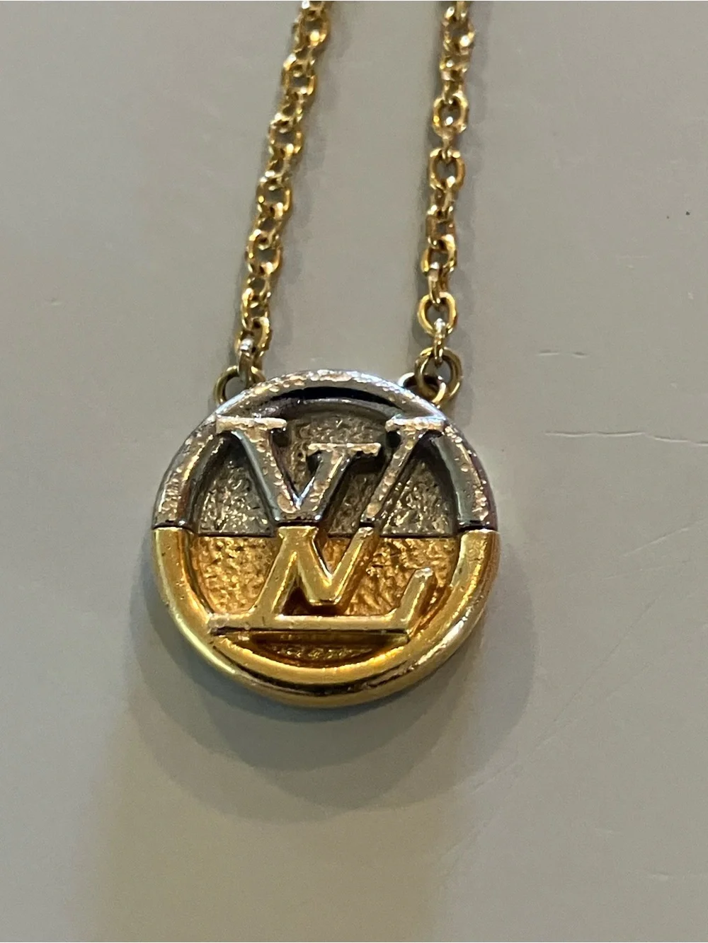 Louis Vuitton Gold LV Collier Ltov Pendant Necklace AUTHENTIC - Picture 3 of 7